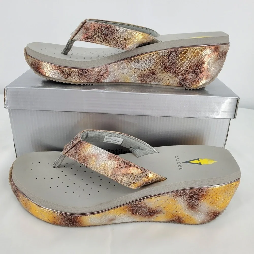 Volatile Frappachino Natural Metal Snake Wedge Sandals Womens 11 PV103 Metallic